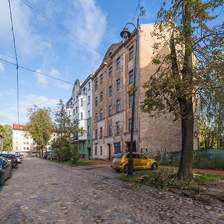 Lienes Iela Gem 1Br Apartment With Fireplace In Historic Unesco Center Riga Bagian luar foto