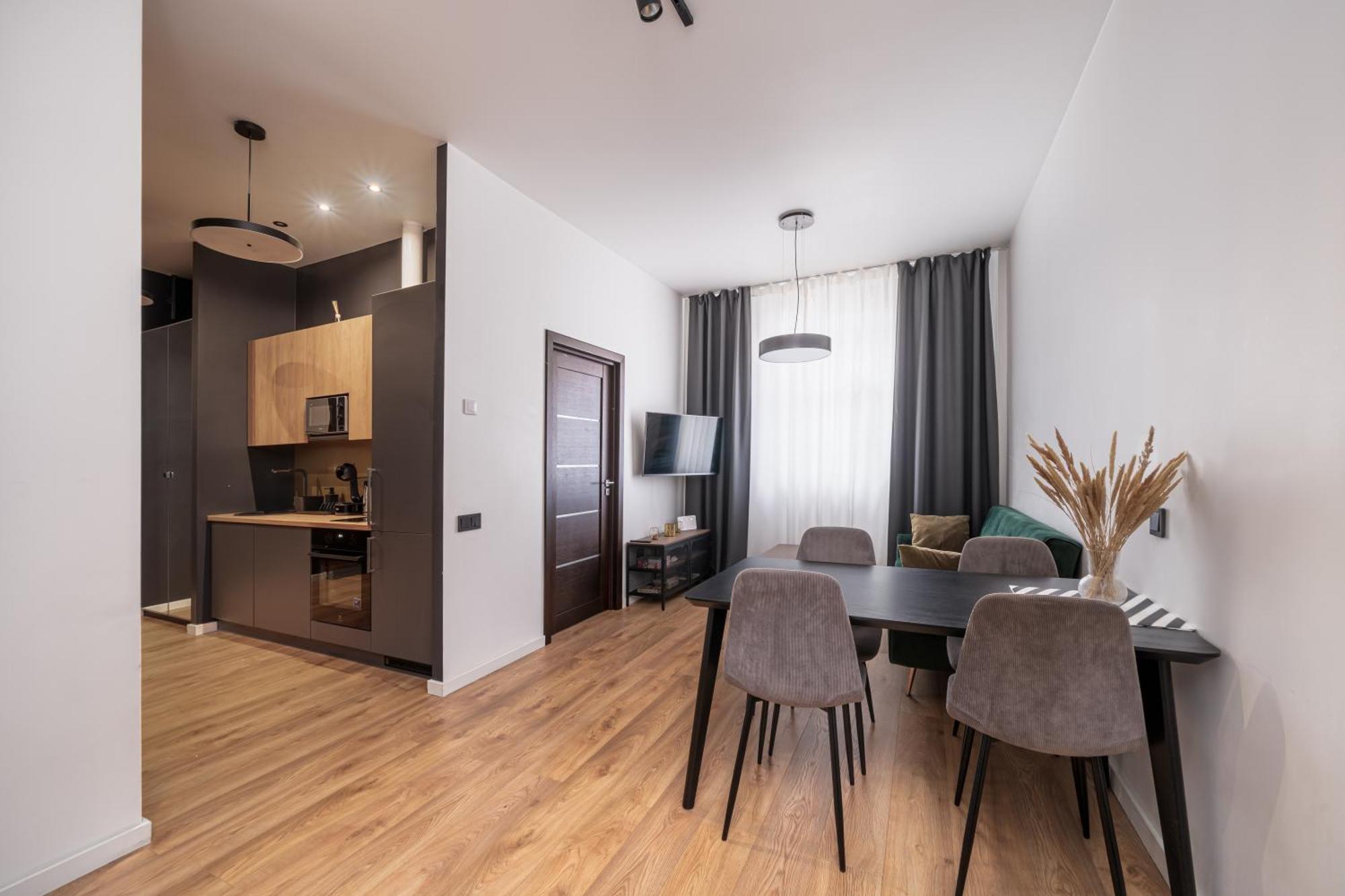 Lienes Iela Gem 1Br Apartment With Fireplace In Historic Unesco Center Riga Bagian luar foto