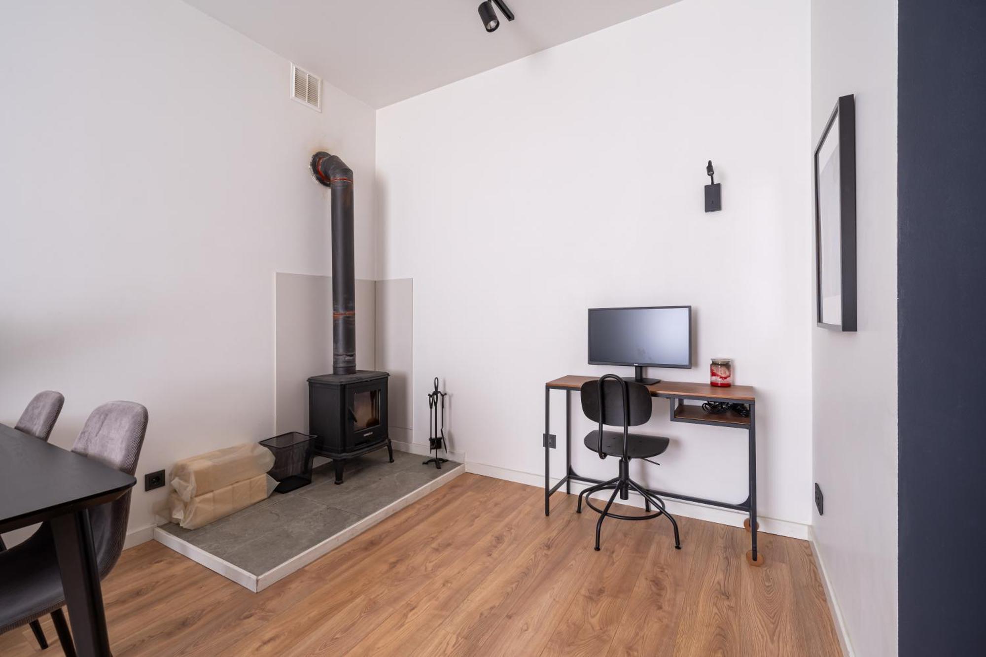 Lienes Iela Gem 1Br Apartment With Fireplace In Historic Unesco Center Riga Bagian luar foto