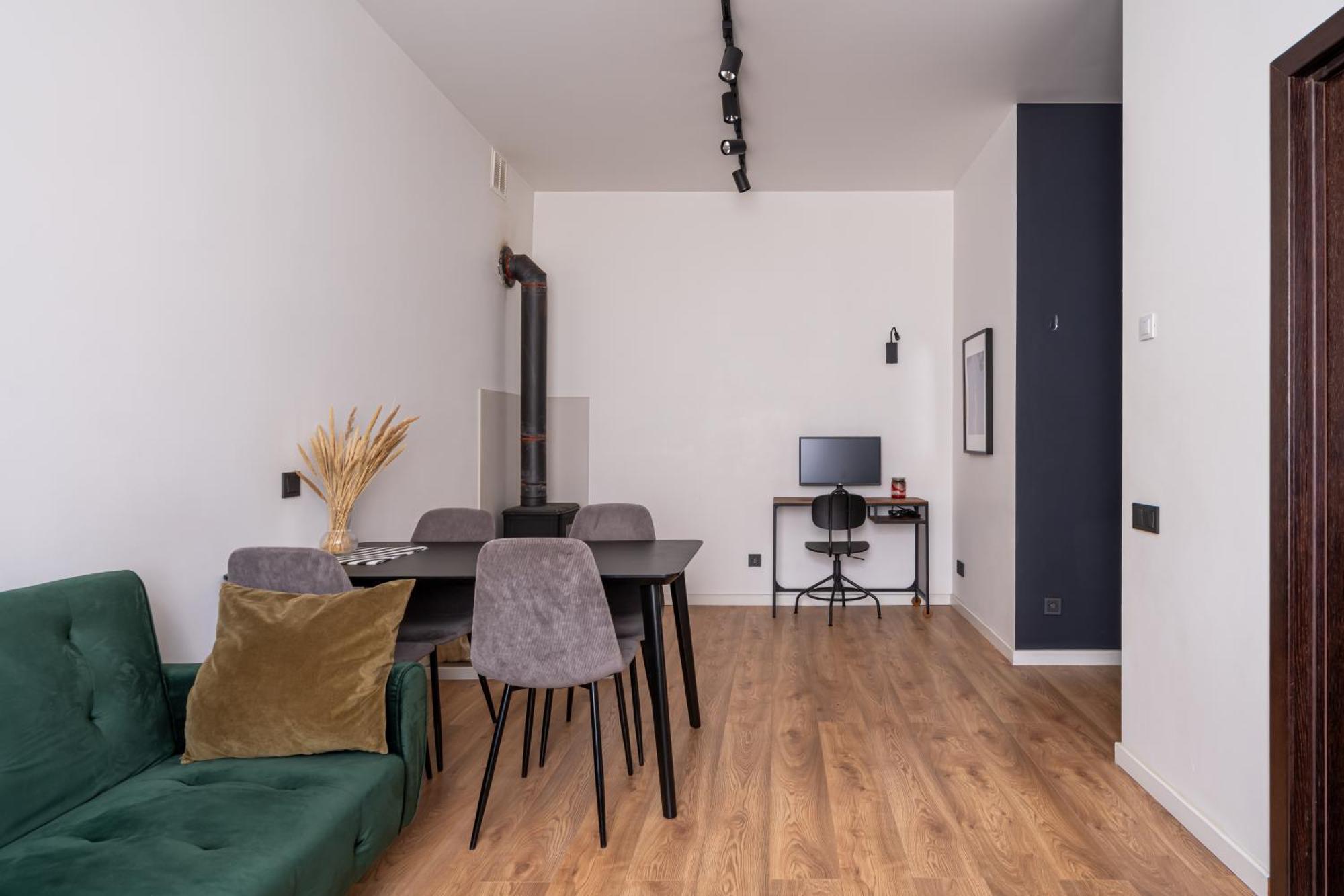 Lienes Iela Gem 1Br Apartment With Fireplace In Historic Unesco Center Riga Bagian luar foto