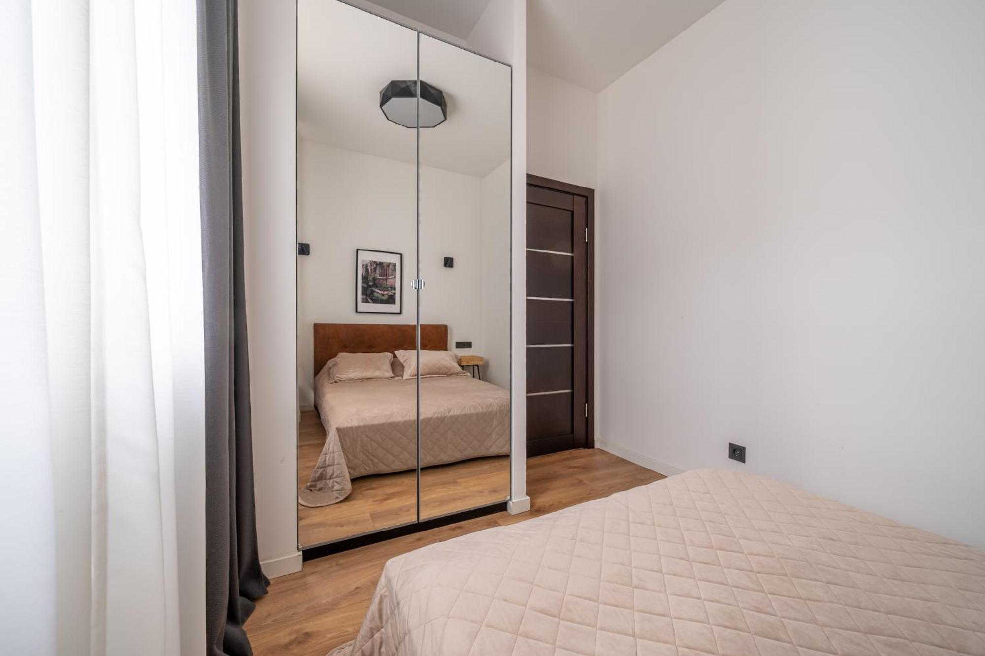 Lienes Iela Gem 1Br Apartment With Fireplace In Historic Unesco Center Riga Bagian luar foto