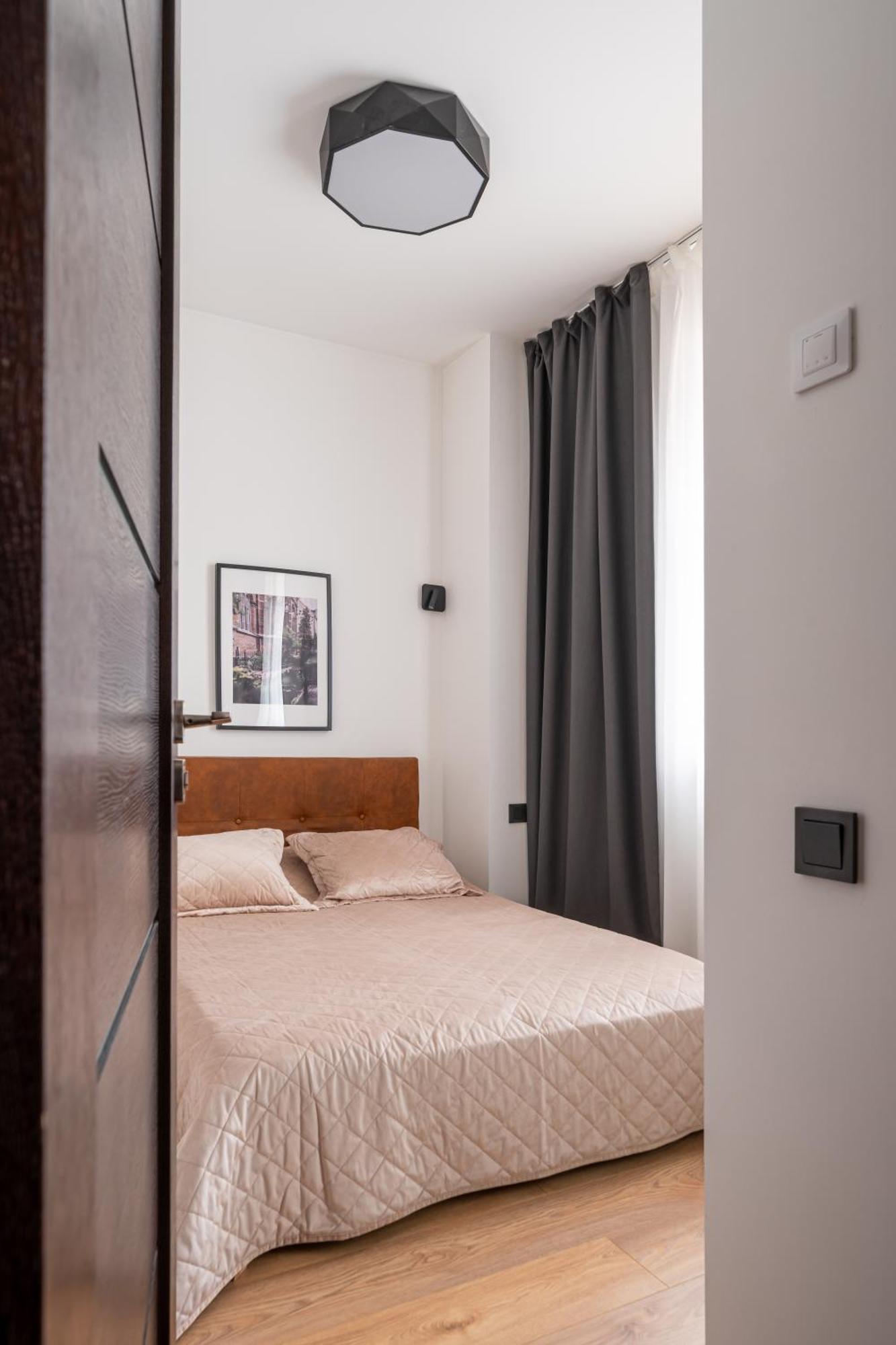 Lienes Iela Gem 1Br Apartment With Fireplace In Historic Unesco Center Riga Bagian luar foto