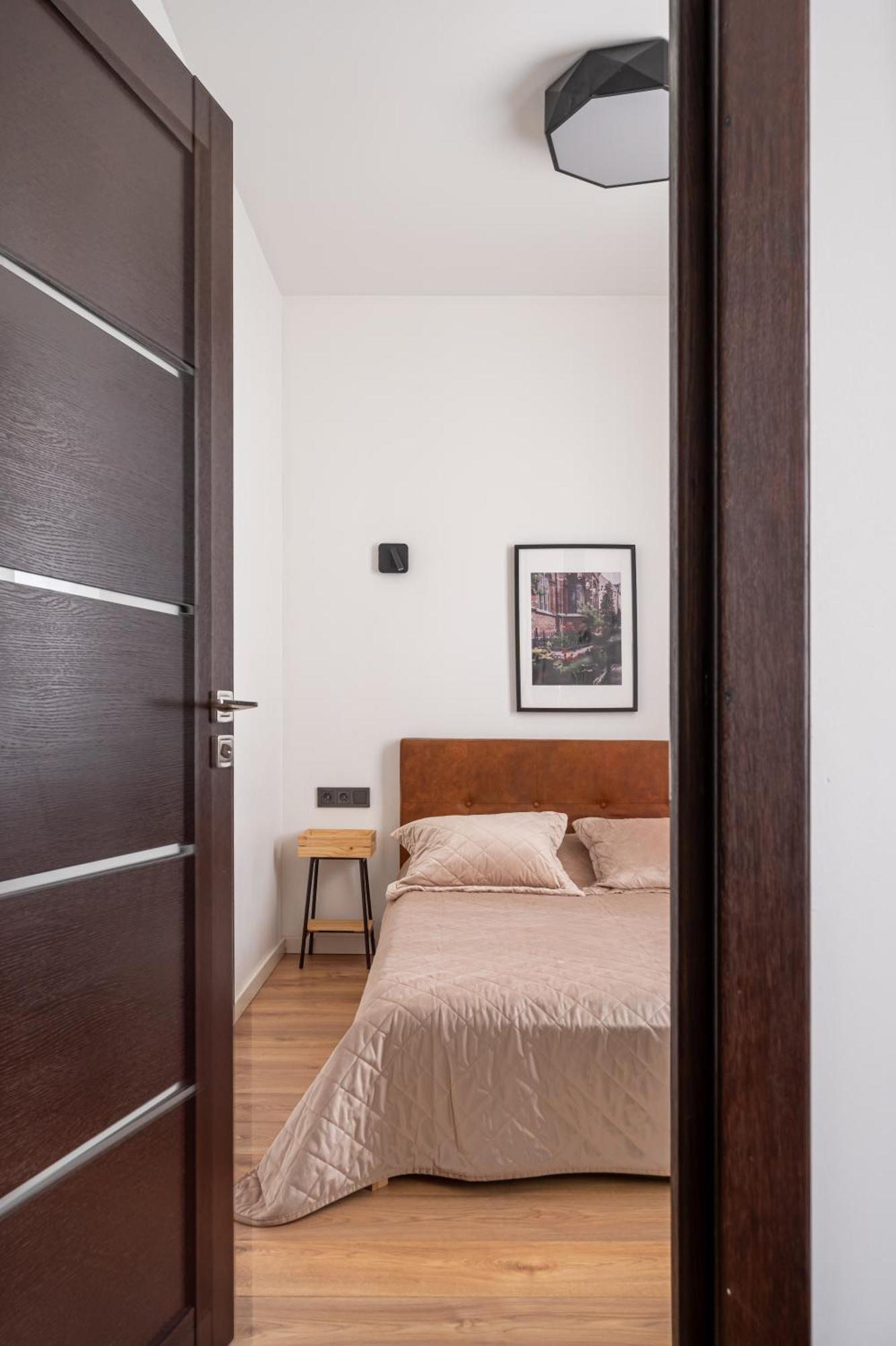 Lienes Iela Gem 1Br Apartment With Fireplace In Historic Unesco Center Riga Bagian luar foto