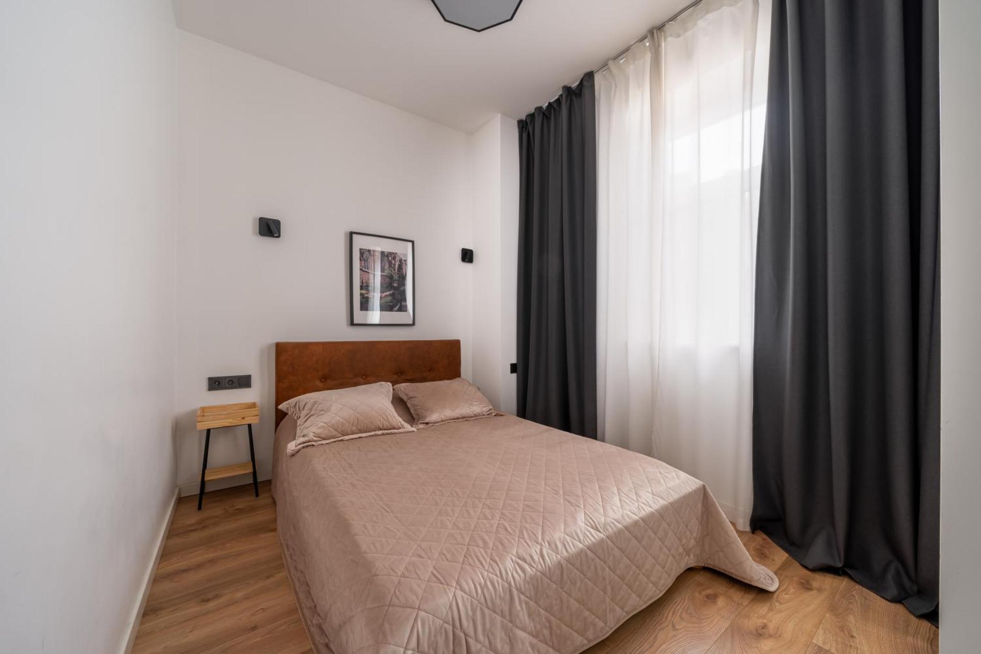 Lienes Iela Gem 1Br Apartment With Fireplace In Historic Unesco Center Riga Bagian luar foto